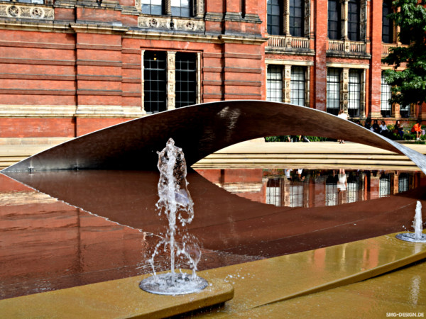 Brücke im Garten – Bridge in courtyard